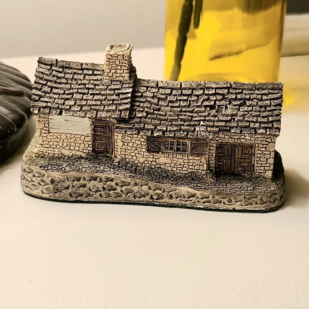 David Winter Figurine - The Blacksmith's Cottage
